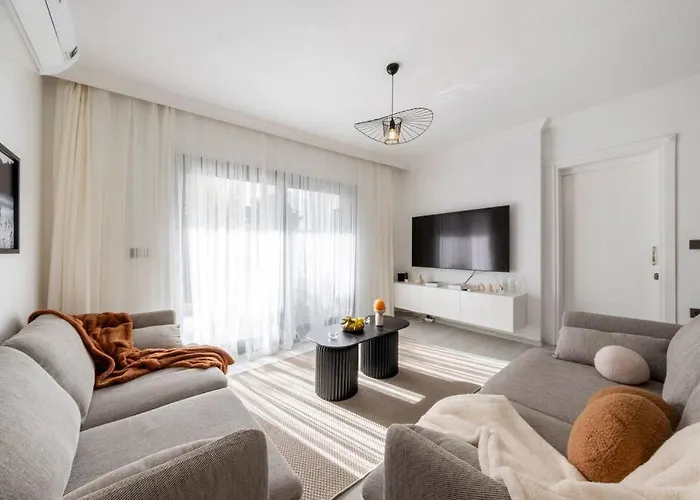 Apartmán Center 2 Bedroom Calm Modern Garden Floor Flat - Yeni Dunya *