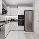 Center 2 Bedroom Calm Modern Garden Floor Flat - Yeni Dunya Apartamento *