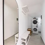 Апартаменты Center 2 Bedroom Calm Modern Garden Floor Flat - Yeni Dunya