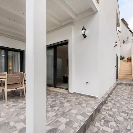 Apartment Brand New 2 Bedroom Modern Flat In Center