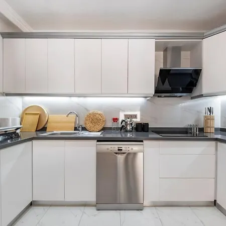 Center 2 Bedroom Calm Modern Ground Floor Flat - Yeni Duenya Apartment