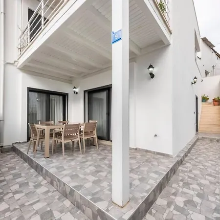 Center 2 Bedroom Calm Modern Garden Floor Flat - Yeni Duenya Bodrum