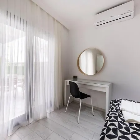 Apartment Center 2 Bedroom Calm Modern Garden Floor Flat - Yeni Duenya