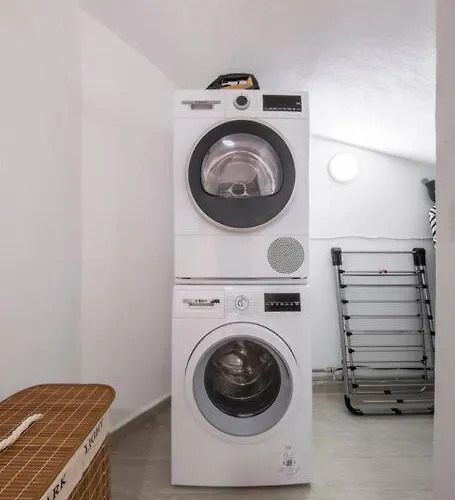 Center 2 Bedroom Calm Modern Garden Floor Flat - Yeni Dunya بودروم