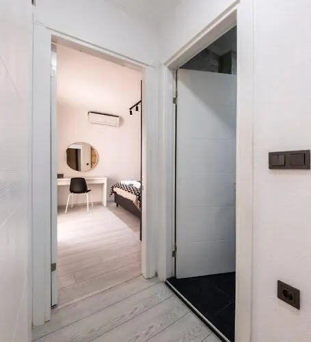 Center 2 Bedroom Calm Modern Garden Floor Flat - Yeni Dunya شقة *