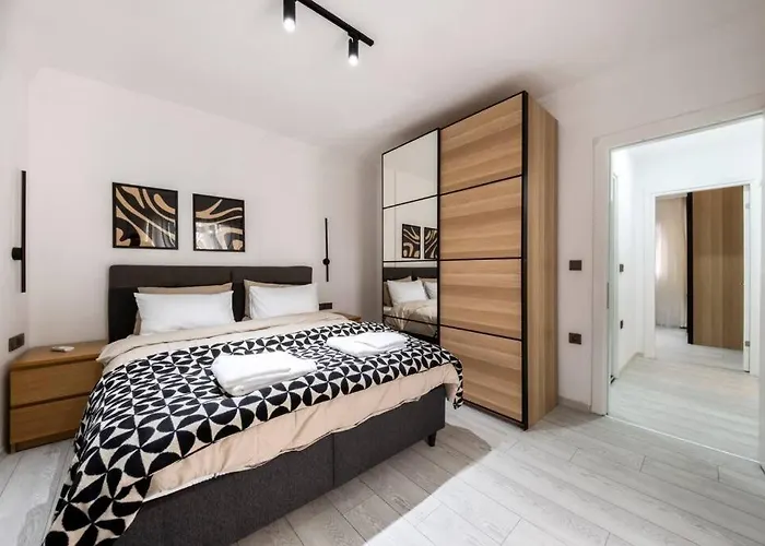 Center 2 Bedroom Calm Modern Garden Floor Flat - Yeni Dunya * بودروم