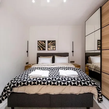 Apartman Center 2 Bedroom Calm Modern Garden Floor Flat - Yeni Duenya *