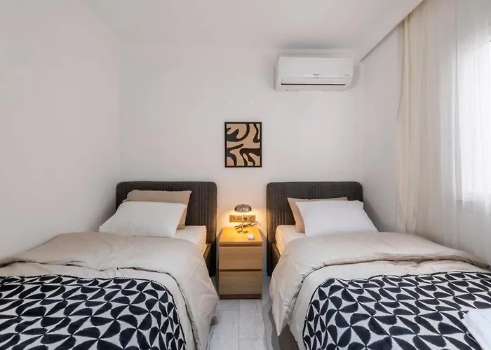 Center 2 Bedroom Calm Modern Garden Floor Flat - Yeni Dunya Apartment Bodrum