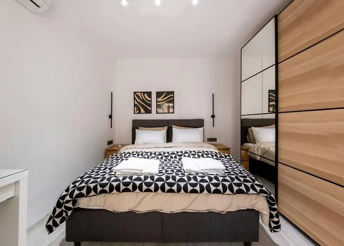 Apartment Center 2 Bedroom Calm Modern Garden Floor Flat - Yeni Dunya *
